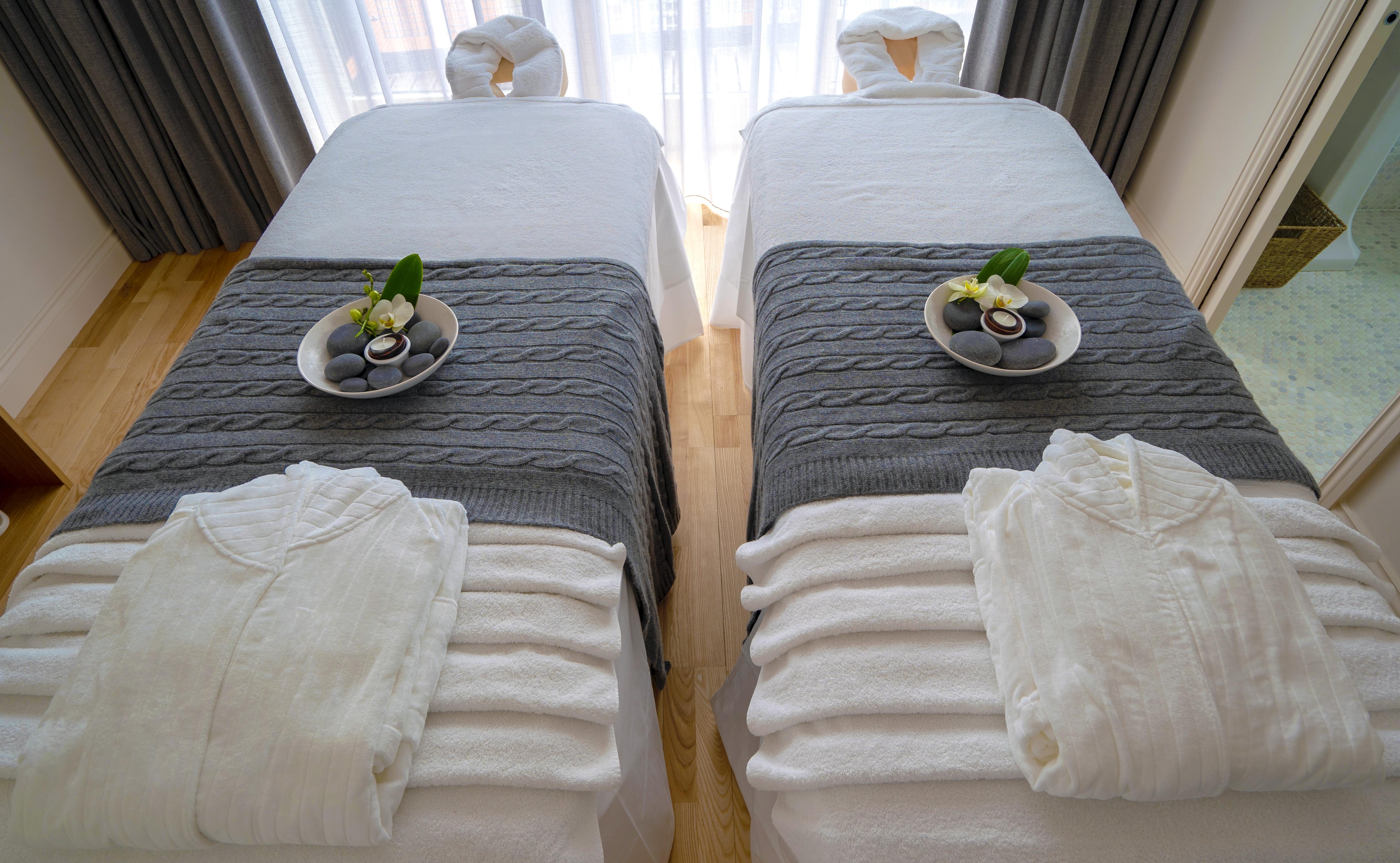 The Roseate Reading Hotel Exterior photo Massage beds at a spa
