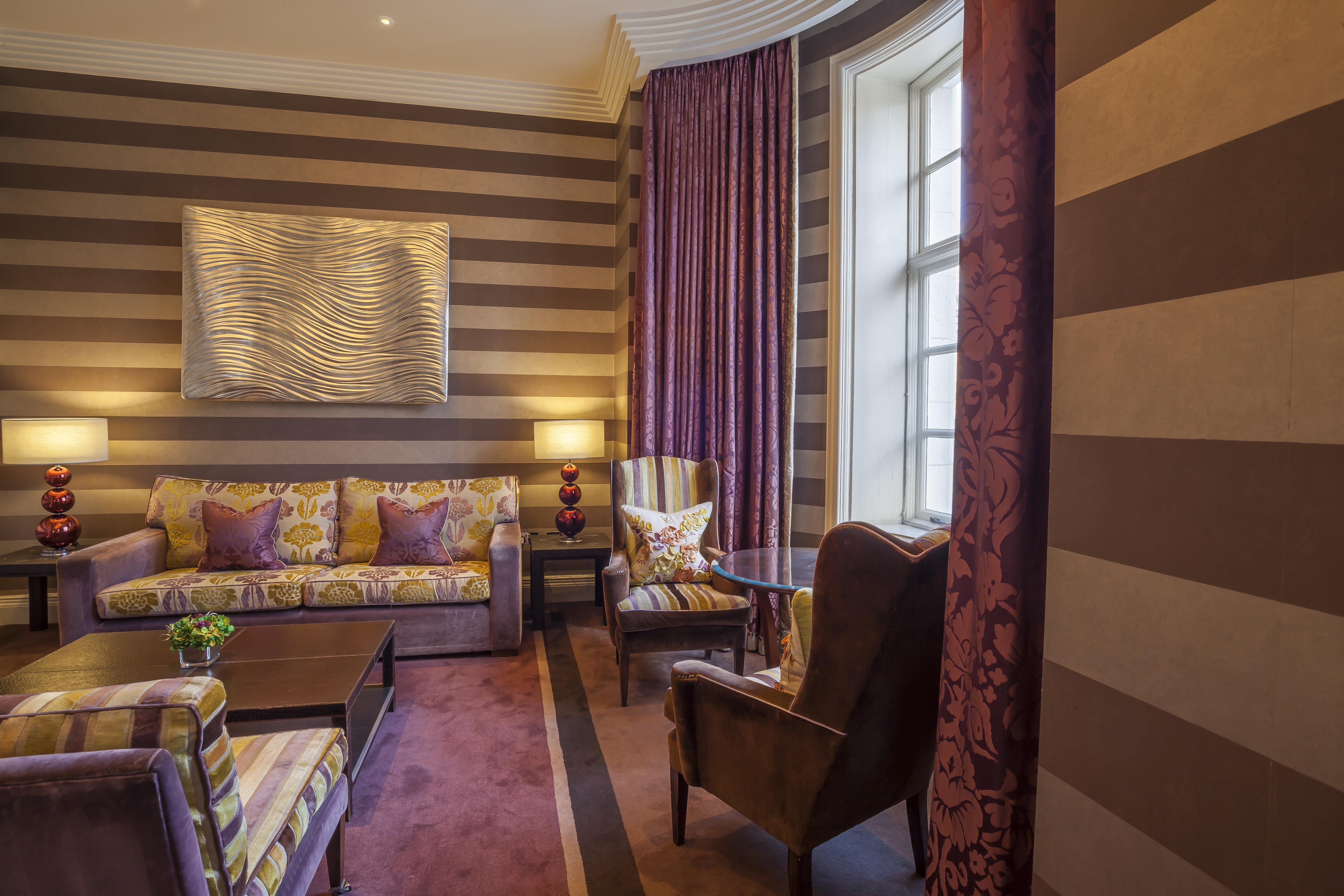 The Roseate Reading Hotel Exterior photo A suite at the hotel