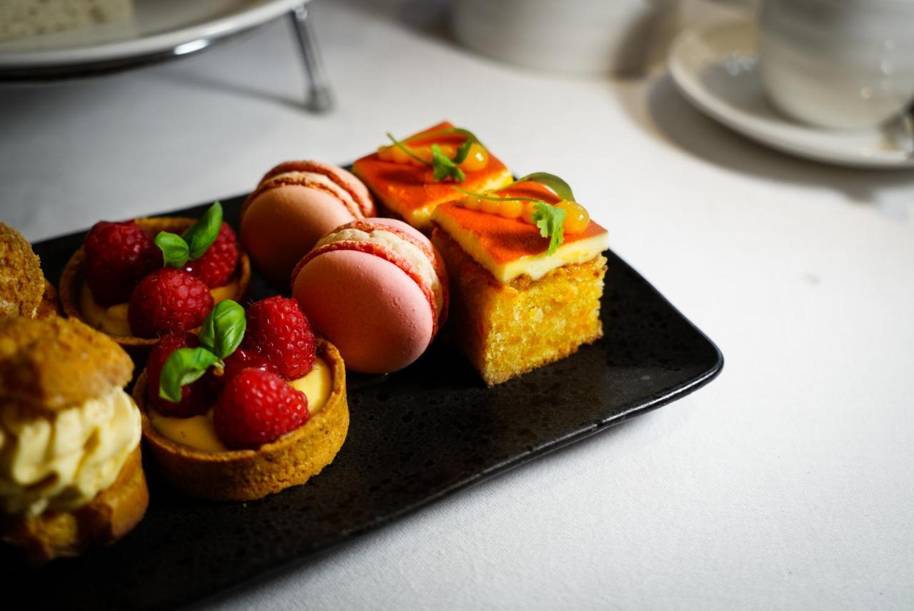 The Roseate Reading Hotel Exterior photo A selection of cakes