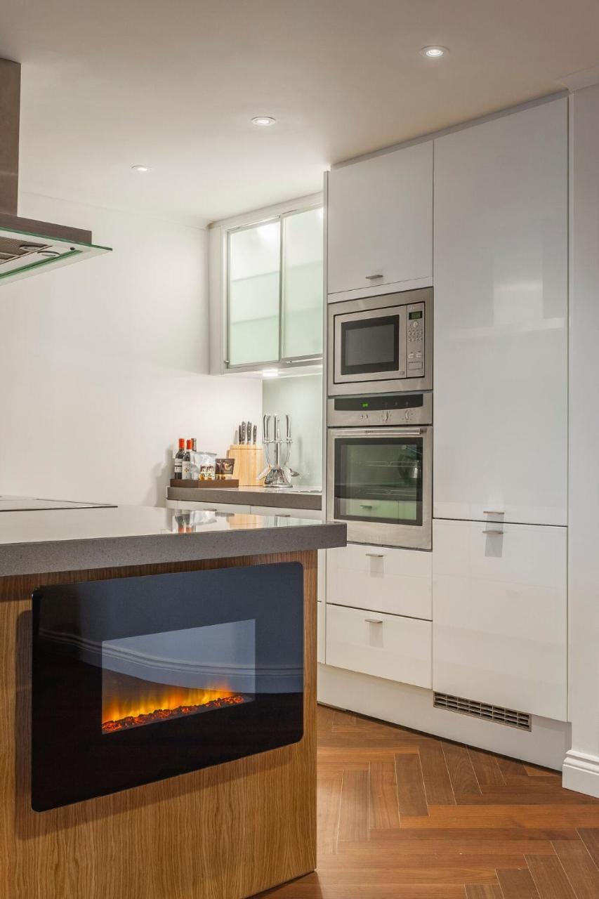 The Roseate Reading Hotel Exterior photo A modern kitchen