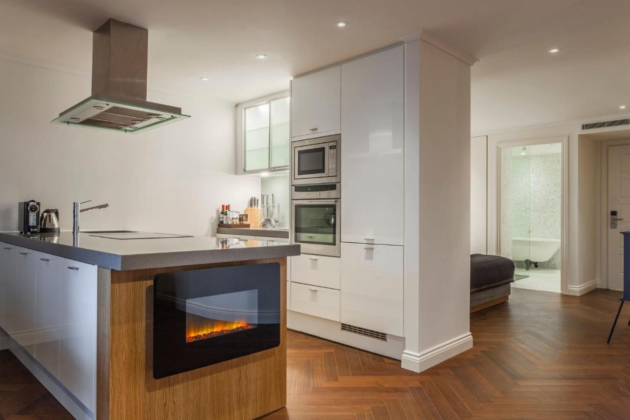 The Roseate Reading Hotel Exterior photo A modern kitchen