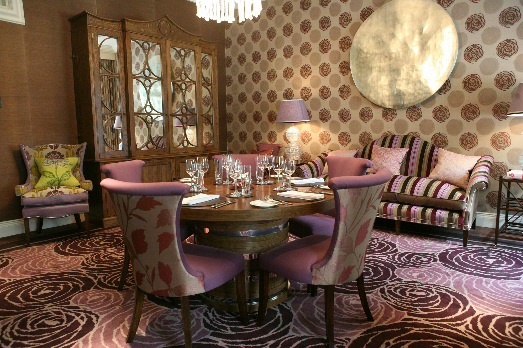 The Roseate Reading Hotel Exterior photo The interior of the restaurant